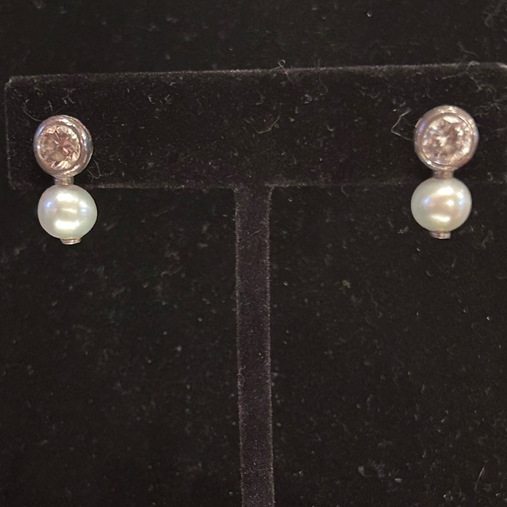 P2118 Silpada Filigree Pearl & Cubic Zirconia Post Earrings